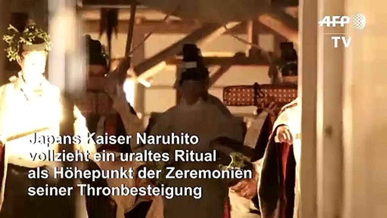 Japans Kaiser vollzieht geheimnisvolles Ritual