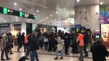 Mossos d'Esquadra sacan a los concentrados en la estación Barcelona Sants