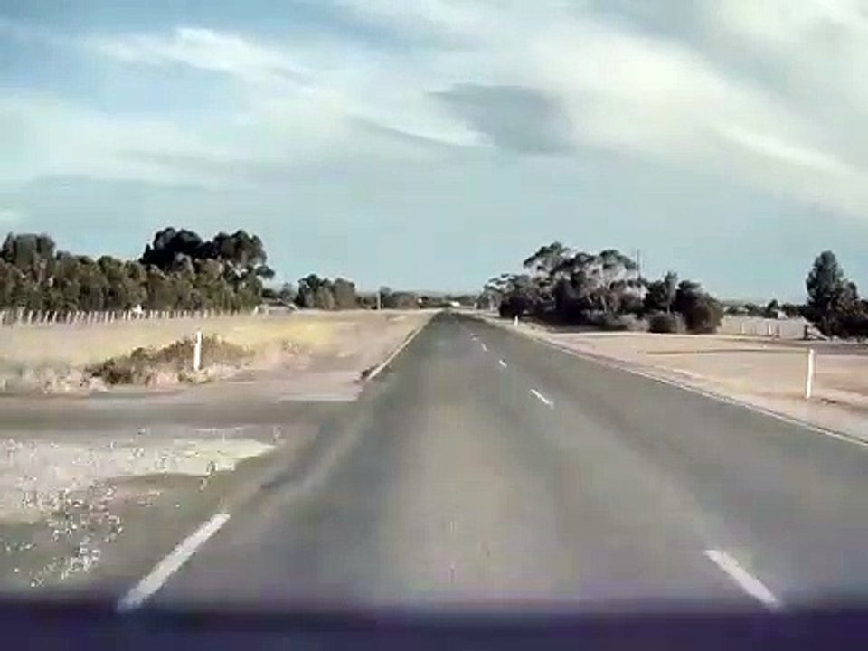 Vídeo viral:  Mira cómo el piloto automático de...