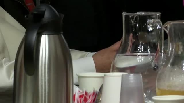 El papa comparte mesa e impresiones con personas sin hogar