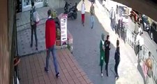 Son Dakika: Karaköy'de başörtülü kıza saldıran kadın tutuklandı