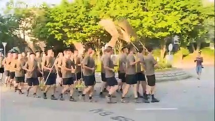 Xονγκ Κονγκ: Ο στρατός καθαρίζει τους δρόμους