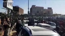 Iran in piazza contro il caro carburante. Un morto a Sirjan