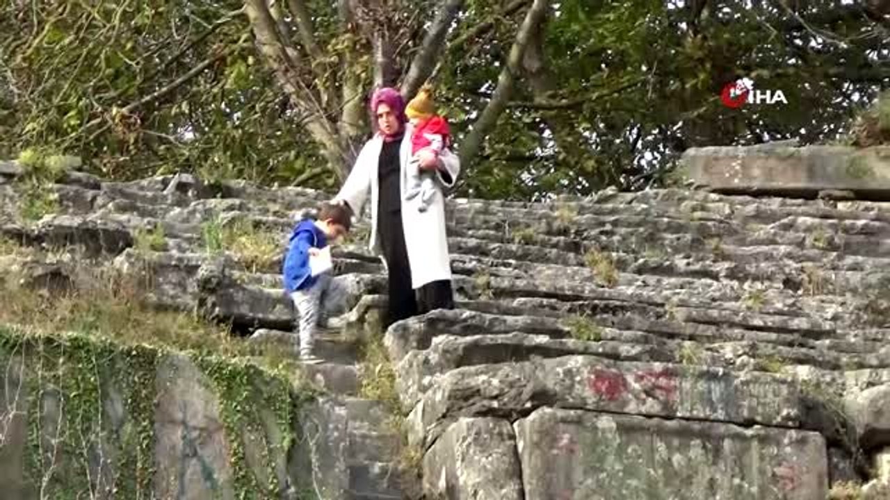 - Tarihin gölgesinde kitap okudular