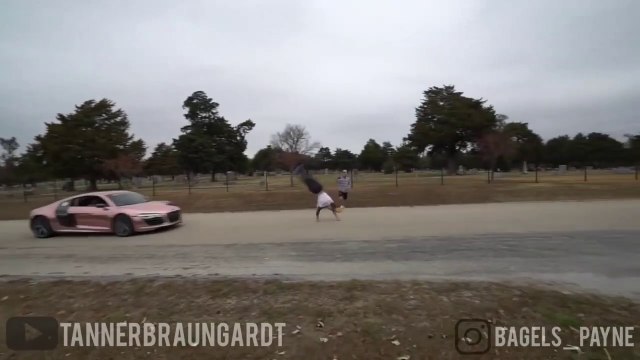 Il tente un salto par dessus une audi R8 et frôle le pire... Chanceux