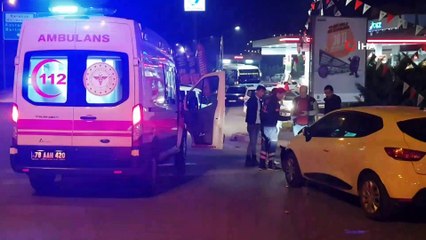Yolun karşısına geçen kadına otomobil çarptı, yaralı bilgisini vermek polis memuruna düştü