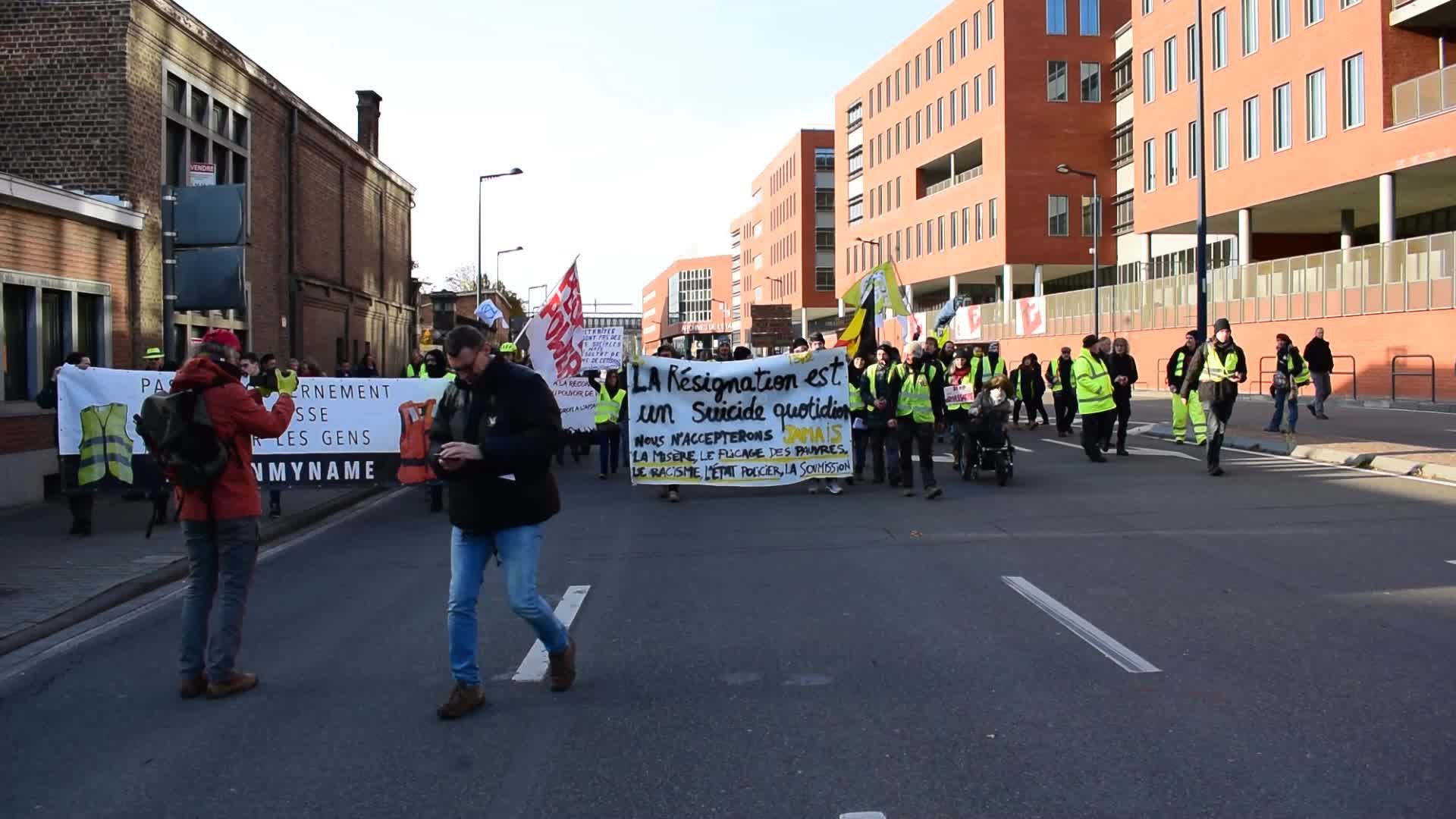 Une Centaine De Gilets Jaunes Manifestent à Namur