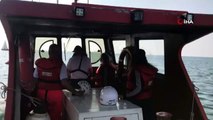 Kadıköy’de kayalıklara çarpan iki tekne kurtarıldı