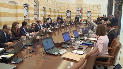 اللبنانيون يواصلون التظاهر وخلاف الساسة مستمر بشأن الحكومة المقبلة