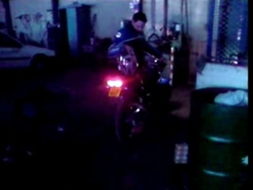 Dim qui fait joujou avec la ZR-7