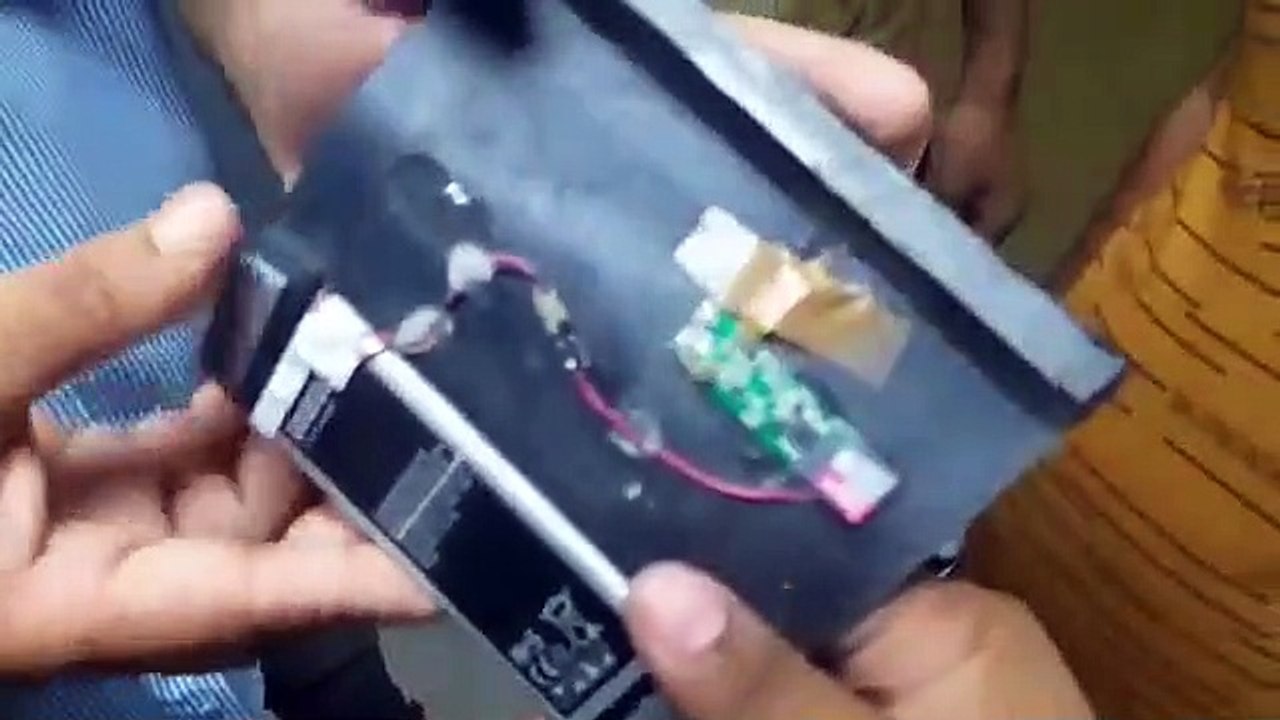 ATM का इस्तेमाल करने वालों के लिये। हमारे अर्जुन नगर के कैनरा बैंक के ATM में ये देखिये क्या हो रहा था
