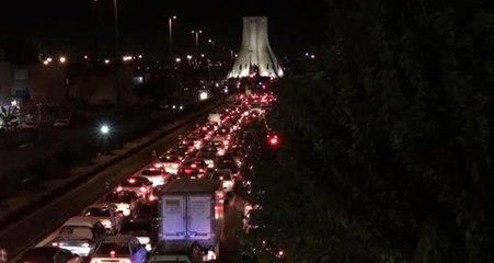 İran'da göstericiler Tahran'ın giriş-çıkış yollarını kapattı