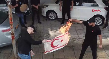 KKTC bayrağını yaktılar