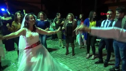 Muğla düğünde pasta yerine çiğ köfte kestiler