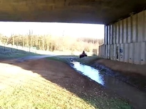 warseb quad dans l'eau
