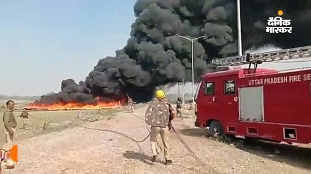 किसानों का ट्रांस गंगा सिटी के सब स्टेशन पर हमला