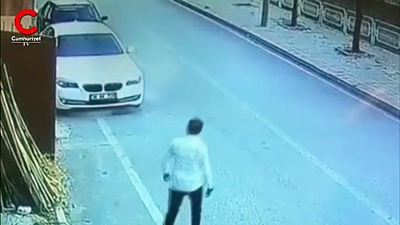 Direksiyon başında kalp krizi geçirdi!  Kaza anı kamerada