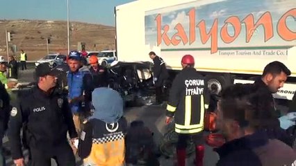 Otomobil tırın altına girdi: 3 ölü, 1 yaralı - ÇORUM