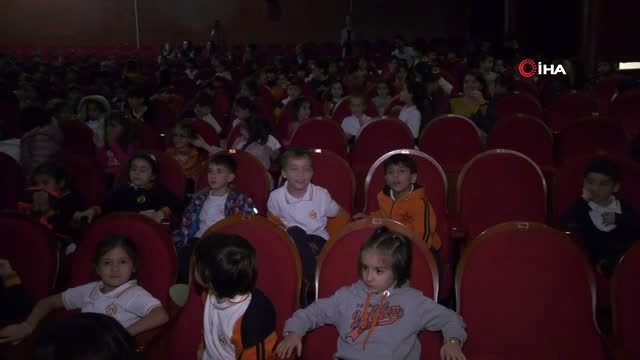 Ankara Büyükşehir Belediyesi Kent Orkestrası, sezonu Karagöz Konserde gösterisiyle açtı