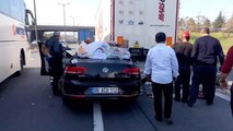 Anadolu Otoyolu'nda otomobil tıra arkadan çarptı: 3 yaralı