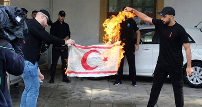 Son dakika: Dışişleri Bakanlığı, Kıbrıs Rum kesiminde KKTC bayrağının yakılmasını kınadı