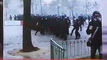 La vidéo qui interroge : Des policiers se sont-ils fait passer pour des black blocs lors de la manifestation de samedi ?