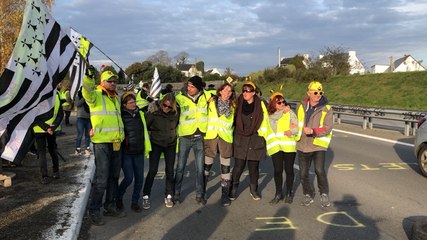 Un an après, les Gilets jaunes « ne lâchent rien »