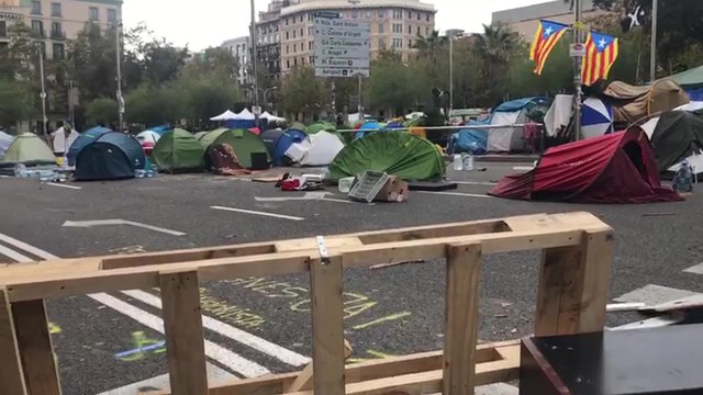 Los acampados en Barcelona siguen firmes y con ilusión