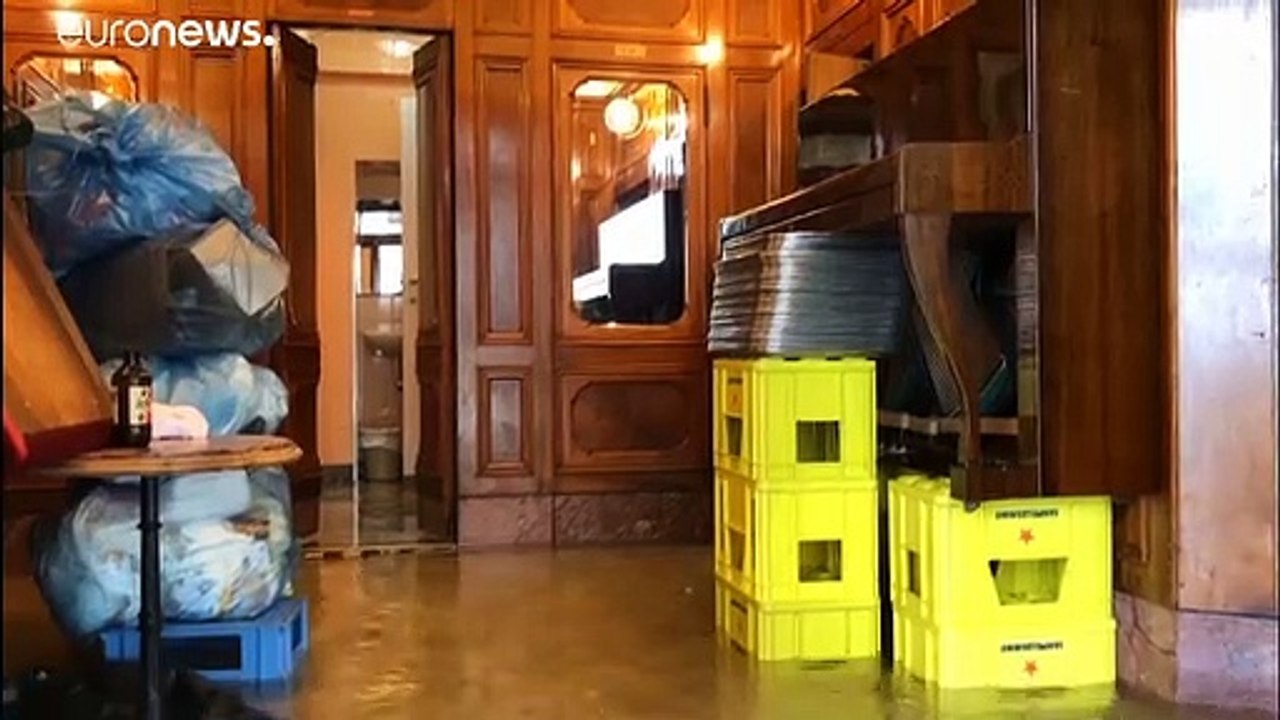 Markusplatz abgesperrt: Dritte Flutwelle trifft Venedig