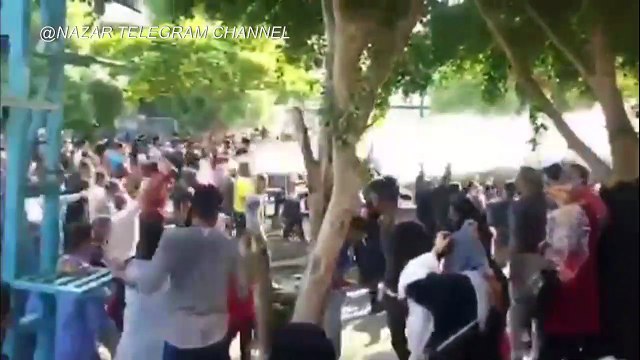 Un policía muerto en Irán durante las protestas contra la subida de la gasolina