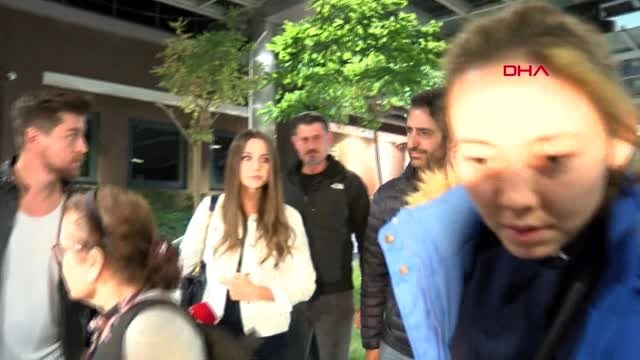 Sanatçılar yıldız kenter için hastaneye geldi