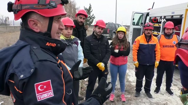 Kars’ta eksi 15 derece soğukta gönüllü eğitimi