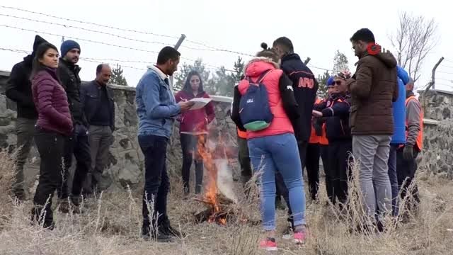 Kars'ta eksi 15 derece soğukta gönüllü eğitimi