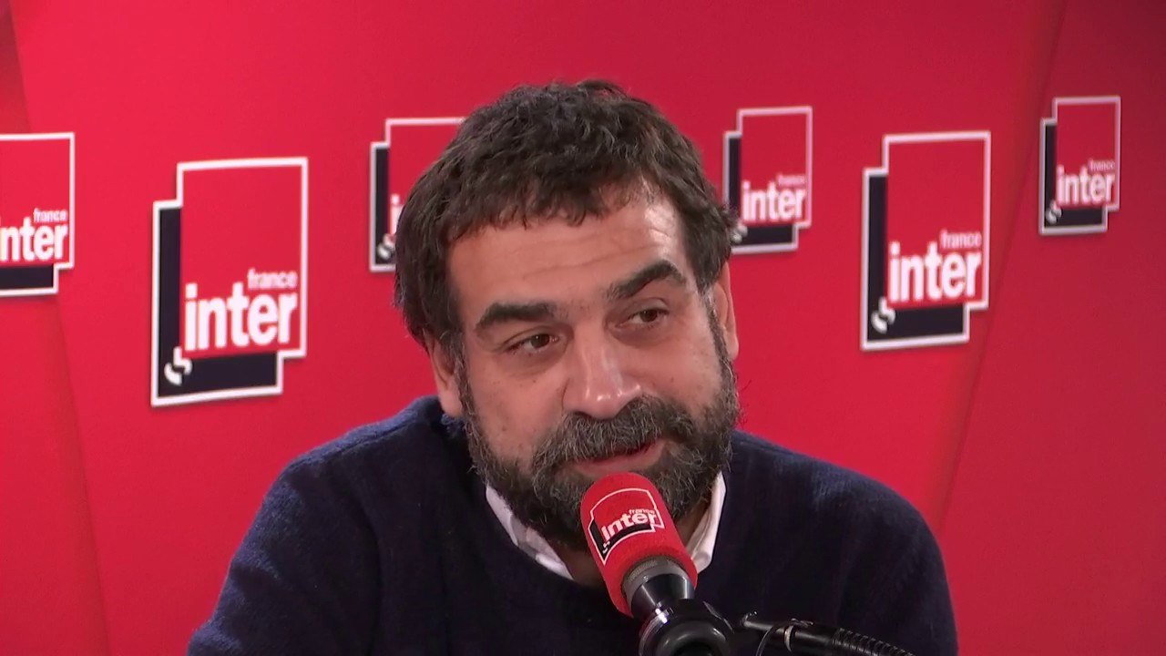 David Teboul, réalisateur : "Quand Simone Veil m'a demandé ce qui m'intéressait chez elle, je lui ai répondu : "Votre chignon". Je m'étais toujours dit que derrière ce chignon, il y avait beaucoup de souffrance. Je voulais savoir ce que cela masquait."