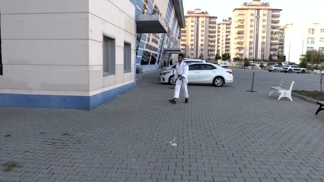 Televizyon izlerken judoya başlayan sporcunun hedefi altın madalya