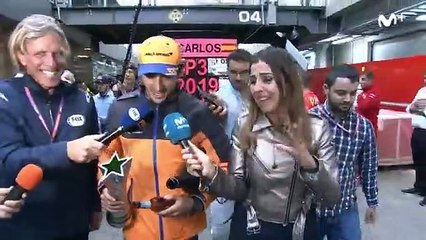 La periodista de Movistar+ emocionada perdida con el podio de Carlos Sainz Jr. en la F-1