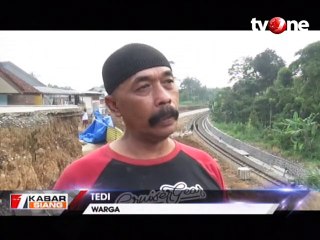 Download Video: Dinding Beton Longsor, Warga Minta Relokasi