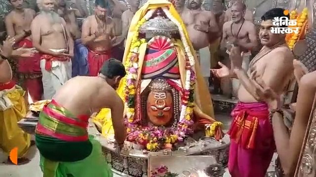 पूर्व क्रिकेटर वीवीएस लक्ष्मण ने किए बाबा महाकाल के दर्शन, कालभैरव काे मदिरापान भी कराया