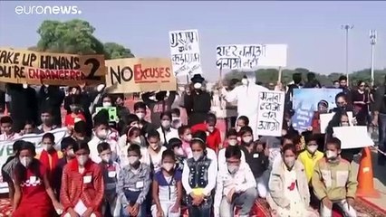 Környezetvédelmi esküt tettek diákok Indiában egy tüntetésen