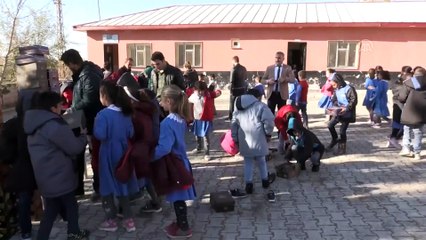 'Cafer Ağabey' ulaştırdığı yardımlarla 100 bin çocuğun yüzünü güldürdü - AĞRI