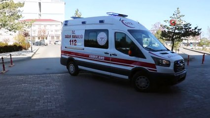 Download Video: Trafik kazasında yaralanan 65 yaşındaki kadın hasta ambulans helikopter ile Sivas’a sevk edildi