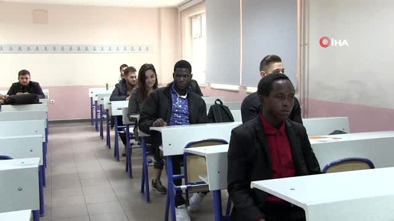 Gineli öğrenci Ömer Halisdemir Lisesi'nden mezun olup üniversitesinde okuyor