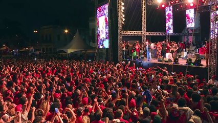 "A luta não acabou", diz Lula a multidão de seguidores no Recife