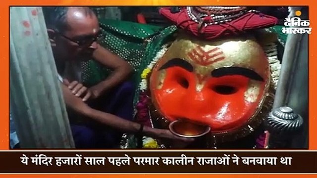 काल भैरव प्रतिमा के मुख पर लगाते हैं मदिरा से भरा बर्तन, देखते ही देखते हो जाता है खाली