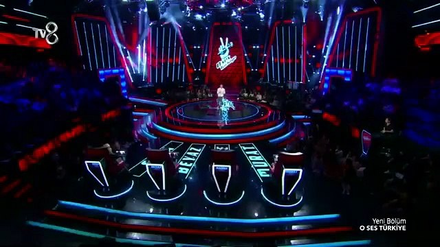 O Ses Türkiye Acun Ilıcalı ile Beyazıt Öztürk arasında güldüren atışma