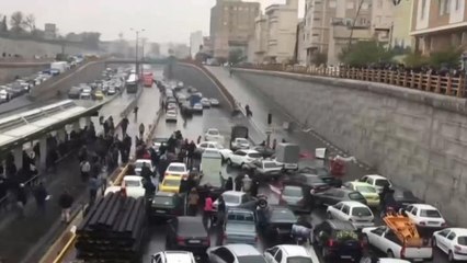 السلطات الإيرانية تعترف بالاحتجاجات وتتهم الأعداء بالوقوف وراءها