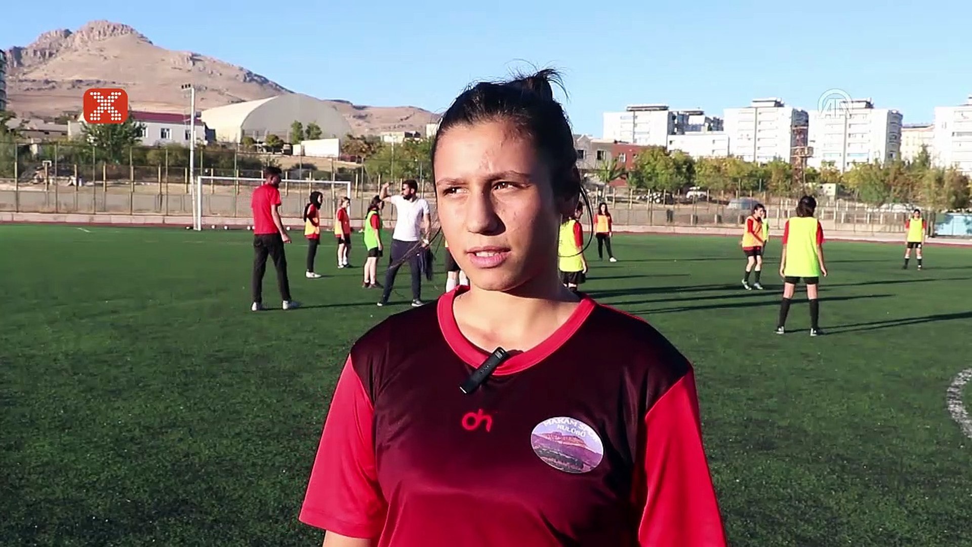 ⁣Diyarbakır'da üç kız profesyonel futbolcu olmak istiyor