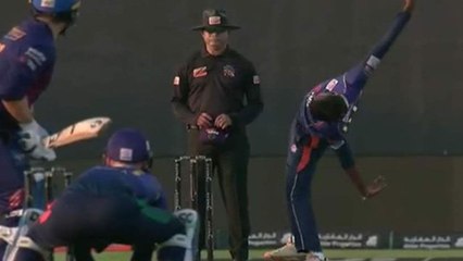 Srilankan bowler's bizarre bowling action that has become the talk of the cricketing world