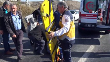 Motosiklet minibüsle çarpıştı: 2 yaralı