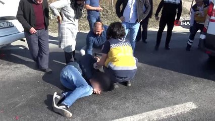 Motosiklet minibüsle çarpıştı: 2 yaralı